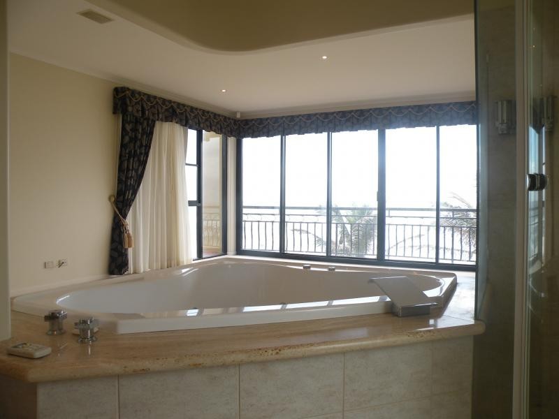 67 Hedges Avenue, Mermaid Beach QLD 4218