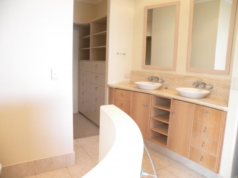 67 Hedges Avenue, Mermaid Beach QLD 4218