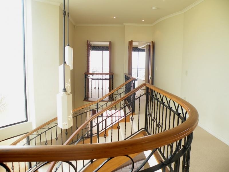 67 Hedges Avenue, Mermaid Beach QLD 4218