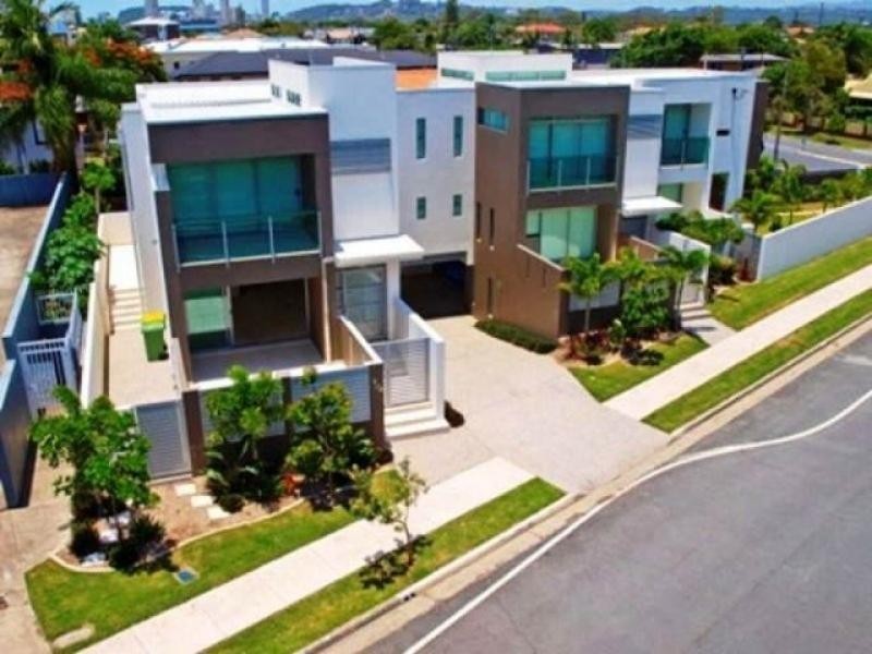 4 Bardon Avenue, Miami QLD 4220