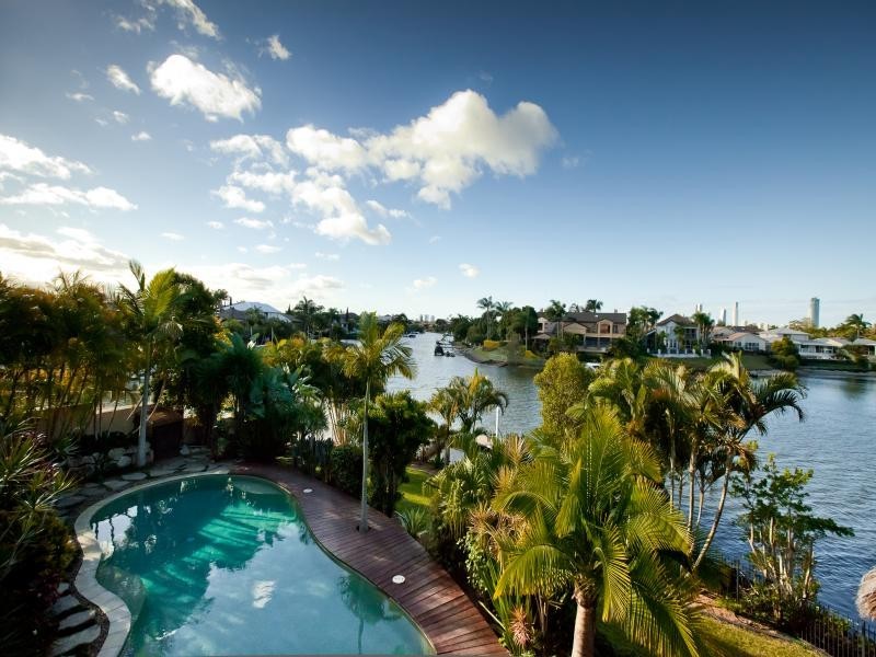 102 Edinburgh, Benowa Waters QLD 4217