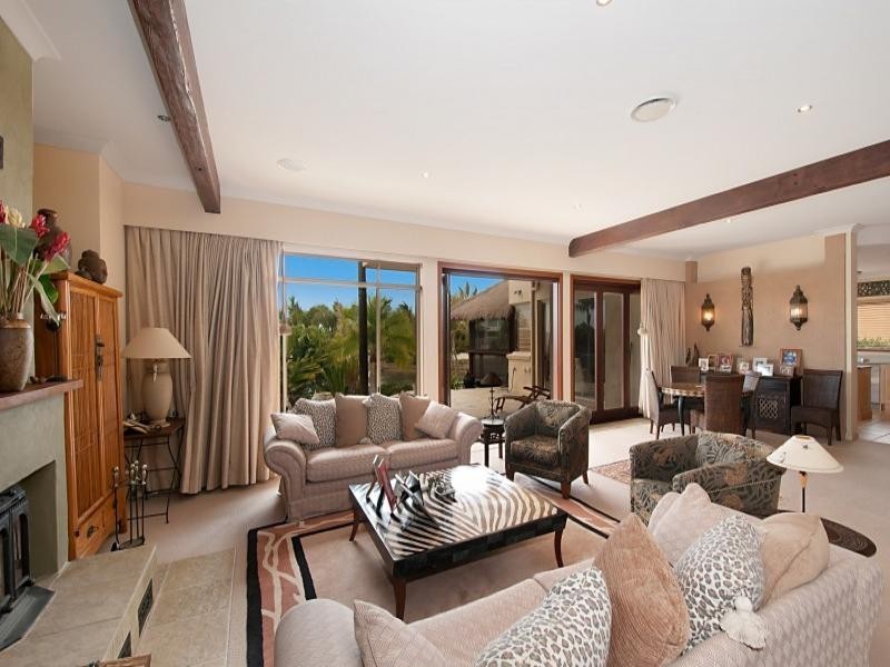 102 Edinburgh, Benowa Waters QLD 4217