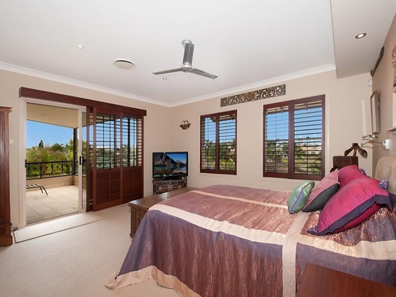 102 Edinburgh, Benowa Waters QLD 4217