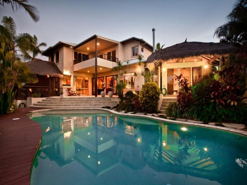 102 Edinburgh, Benowa Waters QLD 4217