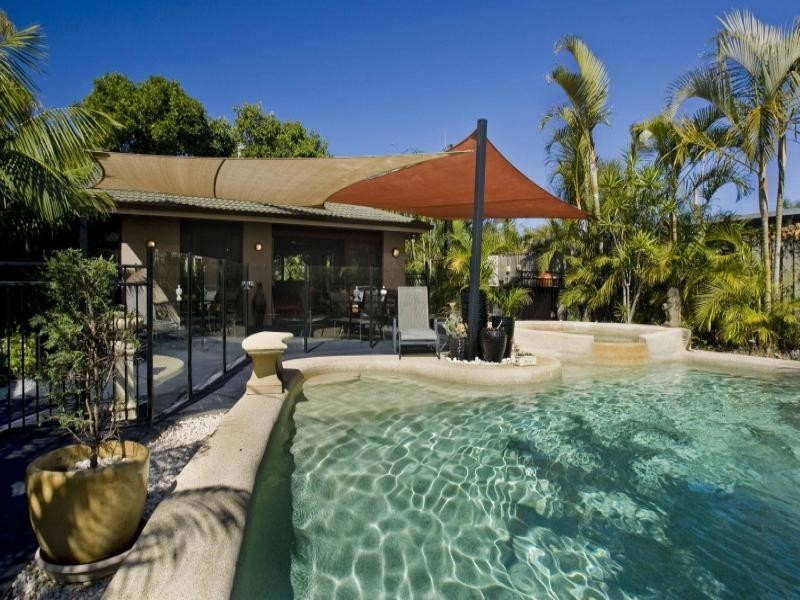 38 T E Peters Drive, Broadbeach Waters QLD 4218