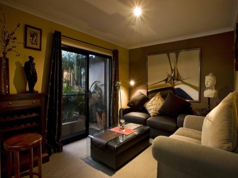 38 T E Peters Drive, Broadbeach Waters QLD 4218