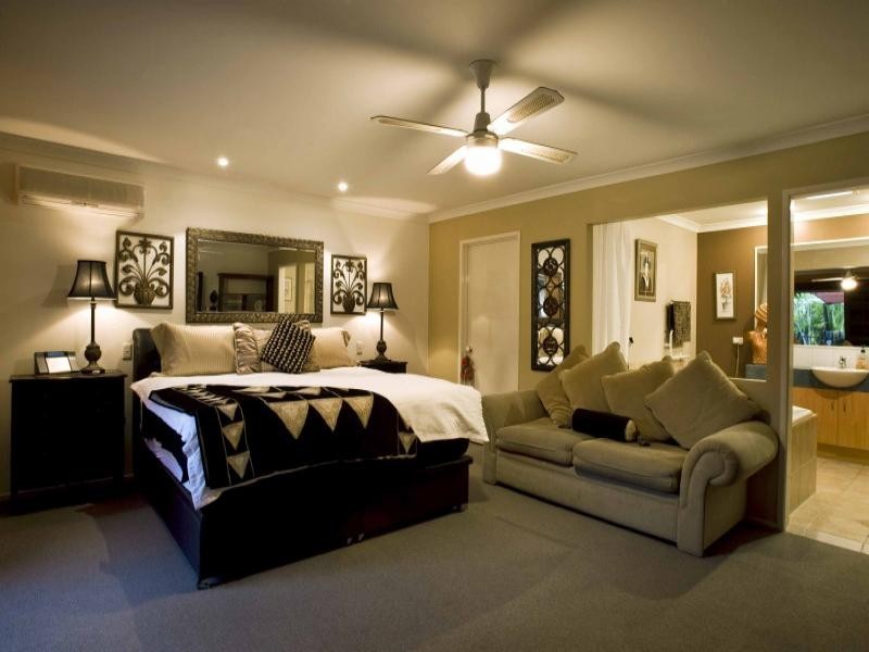 38 T E Peters Drive, Broadbeach Waters QLD 4218