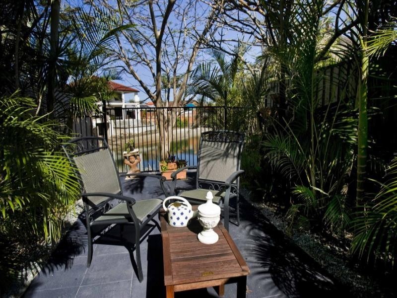 38 T E Peters Drive, Broadbeach Waters QLD 4218