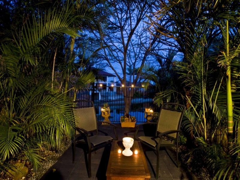 38 T E Peters Drive, Broadbeach Waters QLD 4218