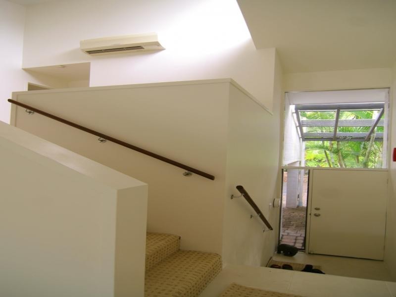 1/9 Freyburg Street, Sorrento QLD 4217