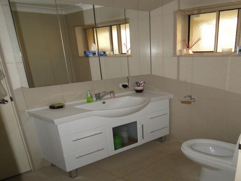 25 Lefroy Dve (Lakehouse), Coombabah QLD 4216