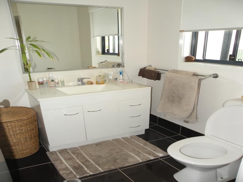 4B Viburnum St, Varsity Lakes QLD 4227