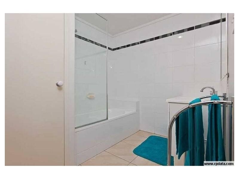 4B Viburnum St, Varsity Lakes QLD 4227