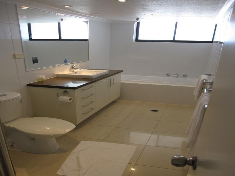 26a/1 albert ave, Broadbeach QLD 4218