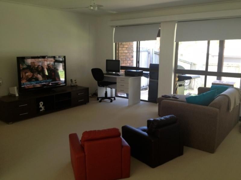 2 Tibor, Ashmore QLD 4214