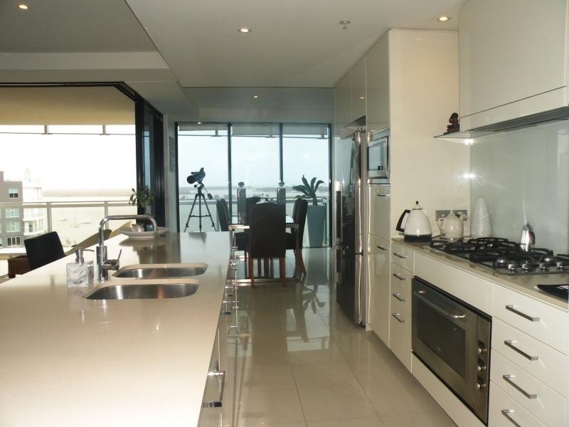 Apt/230 Marine Parade, Labrador QLD 4215