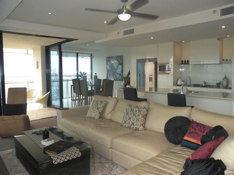 Apt/230 Marine Parade, Labrador QLD 4215