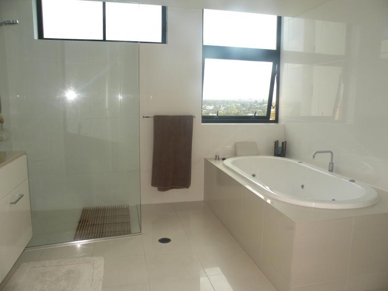 Apt/230 Marine Parade, Labrador QLD 4215