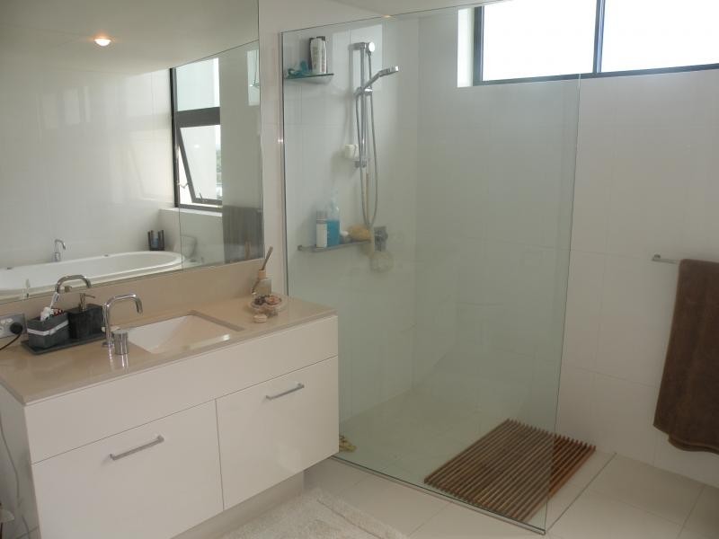 Apt/230 Marine Parade, Labrador QLD 4215