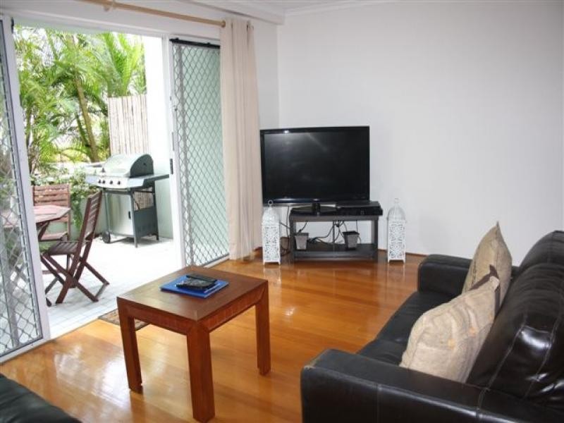 9/11 Breaker Street, Main Beach QLD 4217