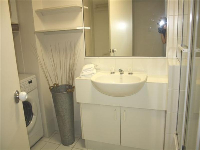 9/11 Breaker Street, Main Beach QLD 4217