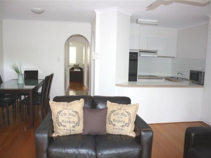 9/11 Breaker Street, Main Beach QLD 4217