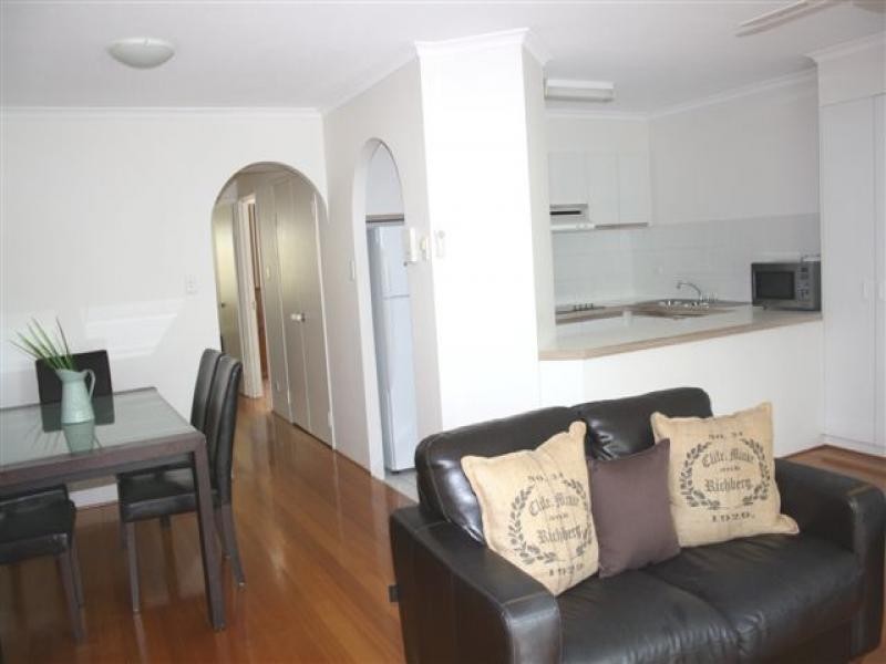9/11 Breaker Street, Main Beach QLD 4217