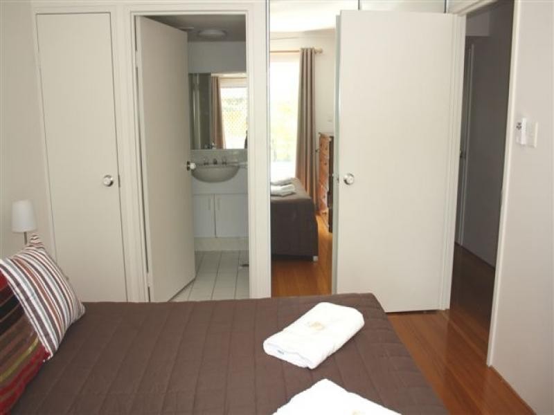 9/11 Breaker Street, Main Beach QLD 4217