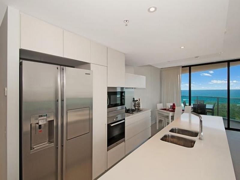 11007/4 Charles Avenue, Broadbeach QLD 4218