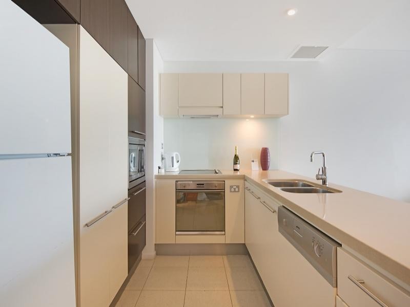 802/89 Surf Pde, Broadbeach QLD 4218