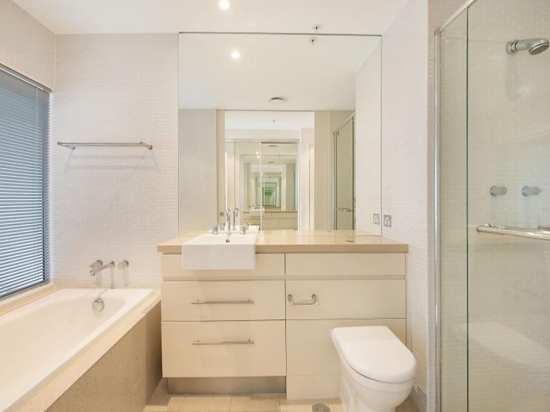 802/89 Surf Pde, Broadbeach QLD 4218