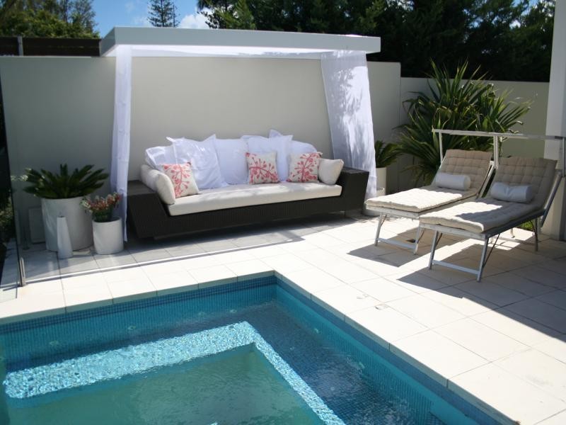 19 Lakeside Avenue, Broadbeach Waters QLD 4218