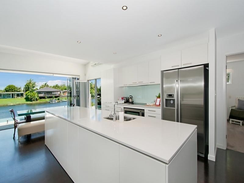 19 Lakeside Avenue, Broadbeach Waters QLD 4218