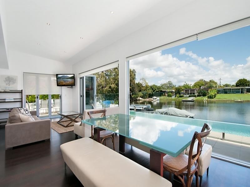 19 Lakeside Avenue, Broadbeach Waters QLD 4218