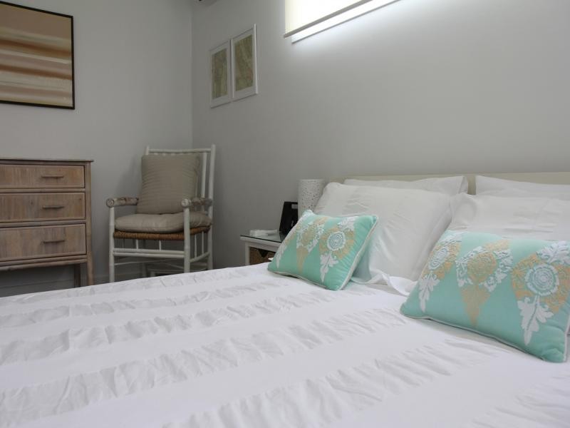 19 Lakeside Avenue, Broadbeach Waters QLD 4218