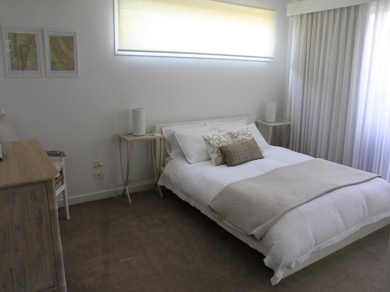 19 Lakeside Avenue, Broadbeach Waters QLD 4218