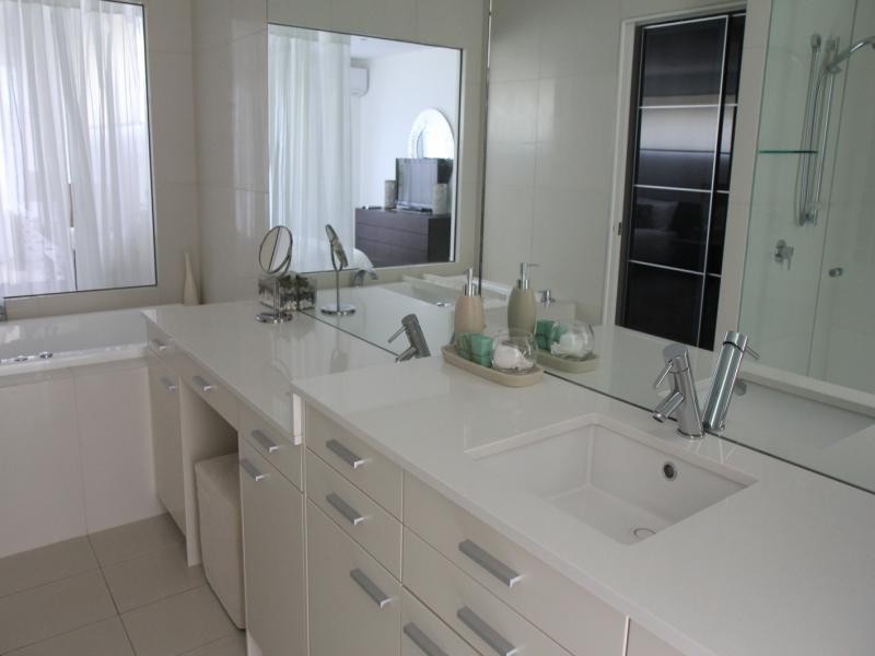 19 Lakeside Avenue, Broadbeach Waters QLD 4218