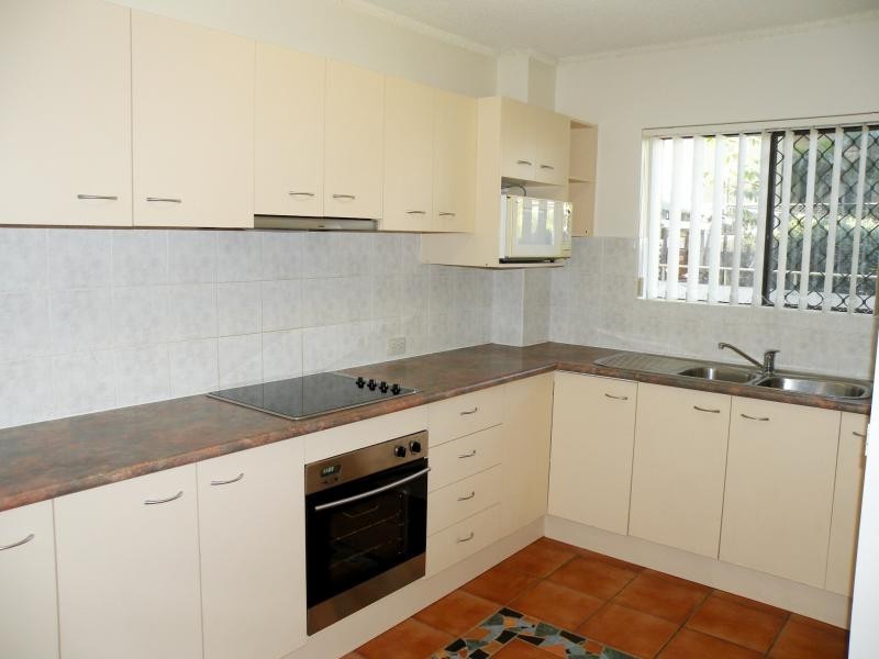 2/11 Old Burleigh Road, Surfers Paradise QLD 4217