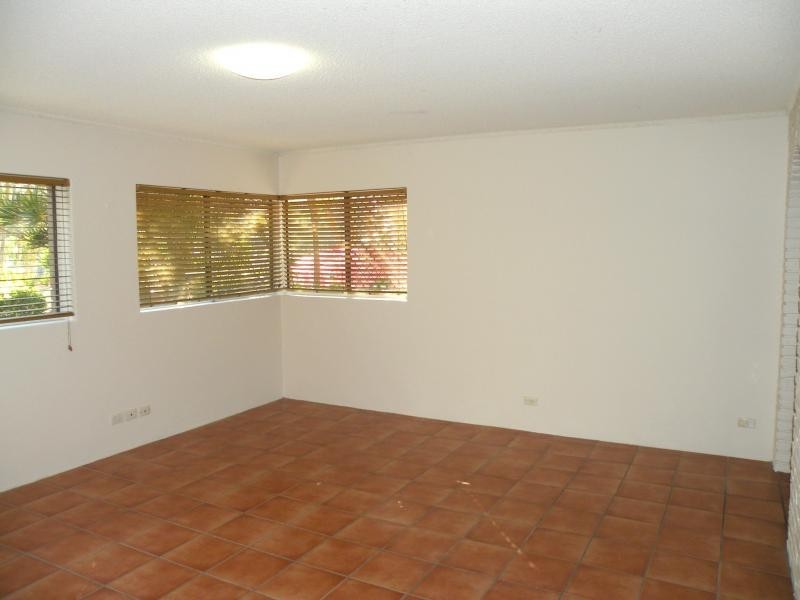 2/11 Old Burleigh Road, Surfers Paradise QLD 4217