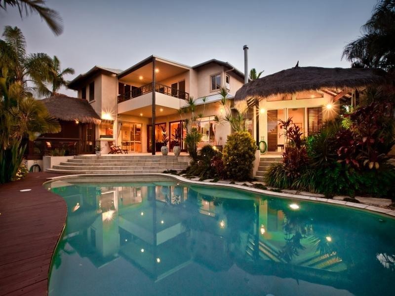 102 Edinburgh Drive, Benowa Waters QLD 4217