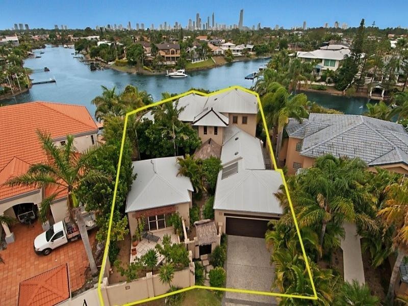 102 Edinburgh Drive, Benowa Waters QLD 4217