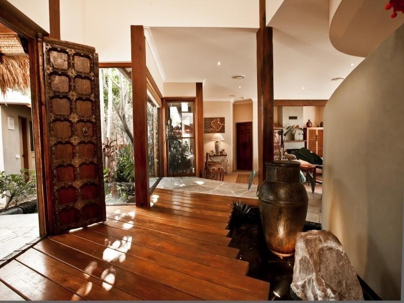 102 Edinburgh Drive, Benowa Waters QLD 4217