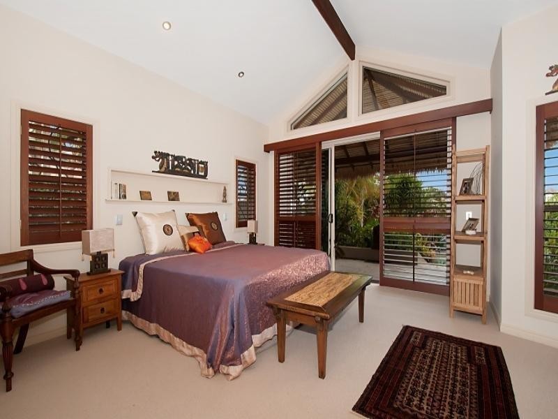 102 Edinburgh Drive, Benowa Waters QLD 4217