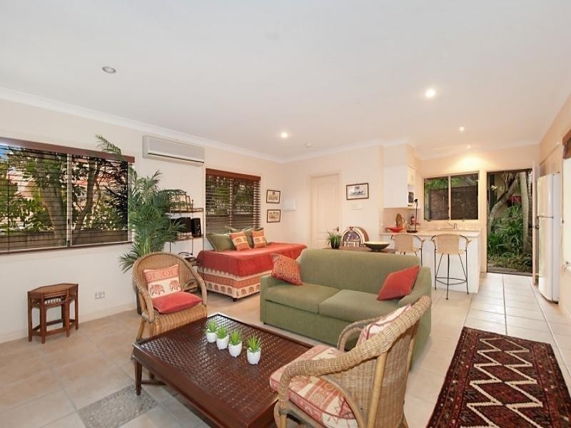 102 Edinburgh Drive, Benowa Waters QLD 4217