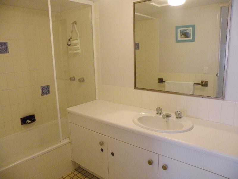 10/117 Old Burleigh Rd, Broadbeach QLD 4218