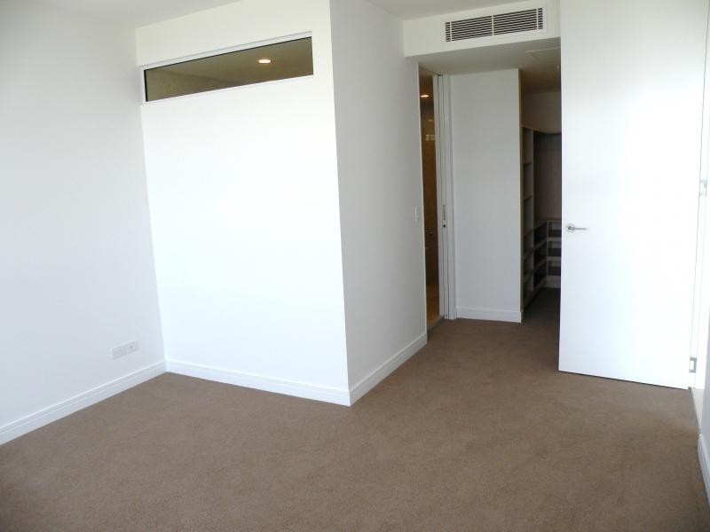 Eclipse/ Broadbeach Boulevard, Broadbeach QLD 4218