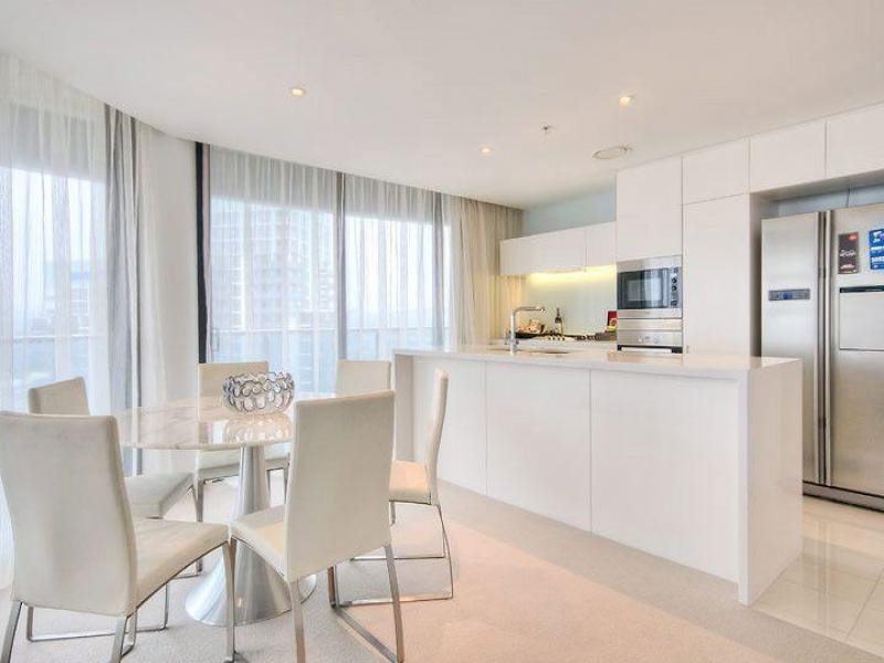 22207/4 – 26 Charles Avenue, Broadbeach QLD 4218