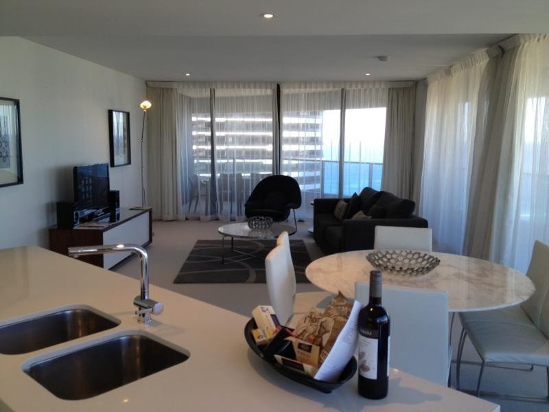 22207/4 – 26 Charles Avenue, Broadbeach QLD 4218