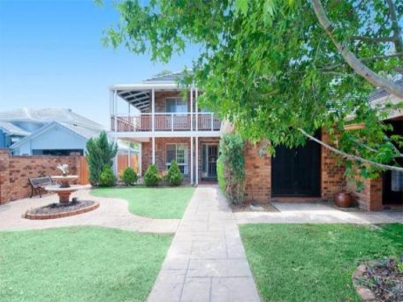 23 Tannah Court, Broadbeach Waters QLD 4218