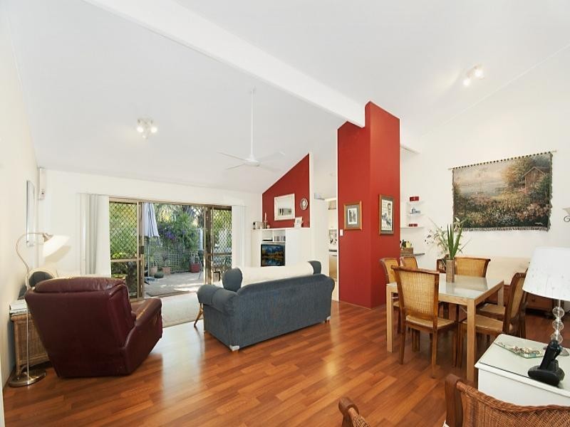 15/9 Freyburg Street, Bundall QLD 4217